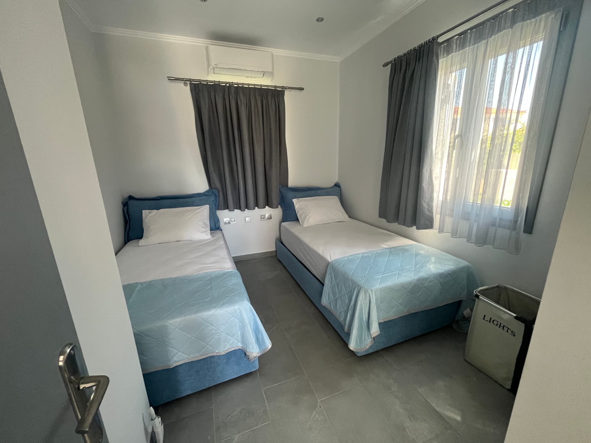 Second bedroom with two single beds