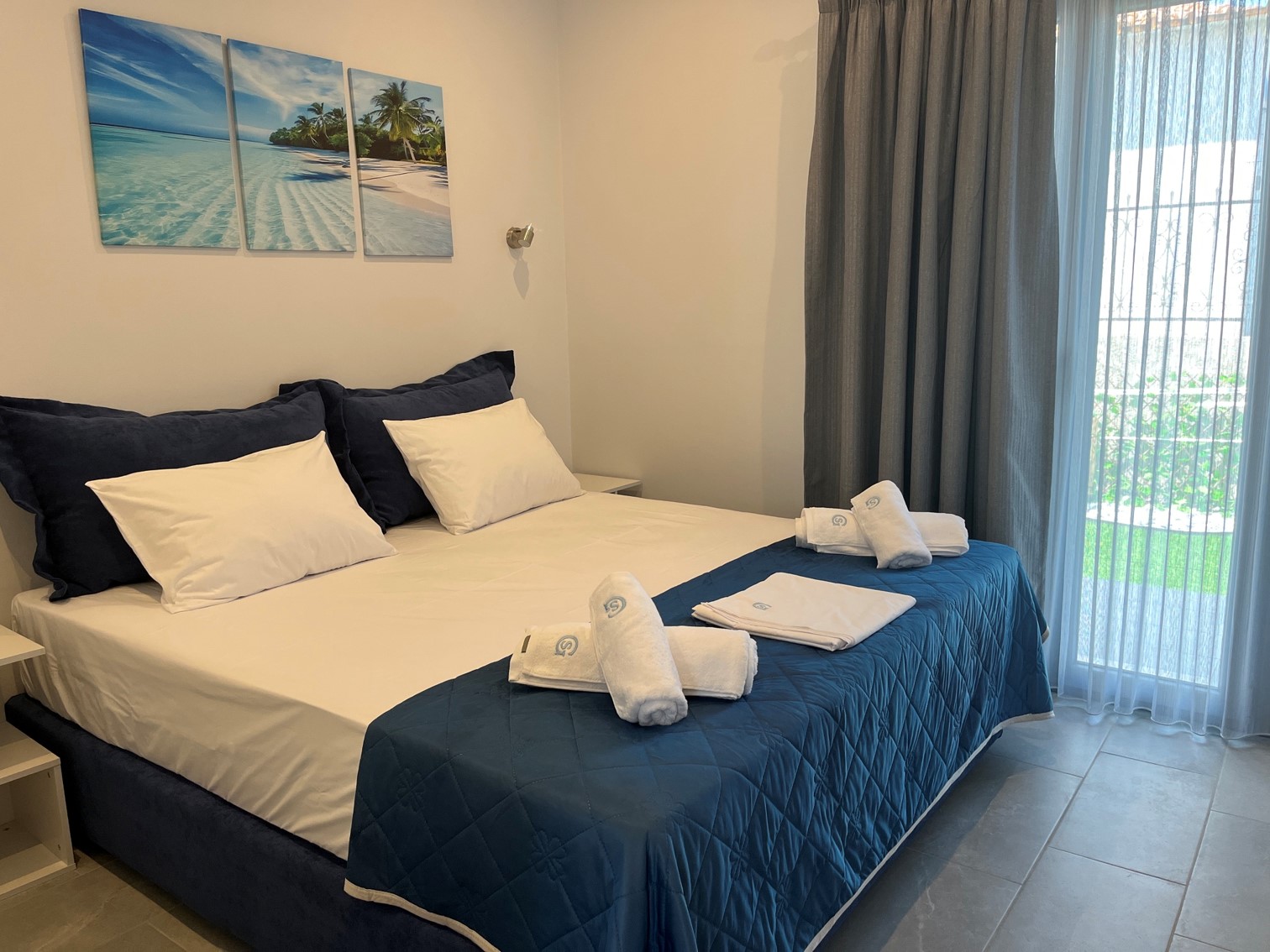 Bedroom with double bed